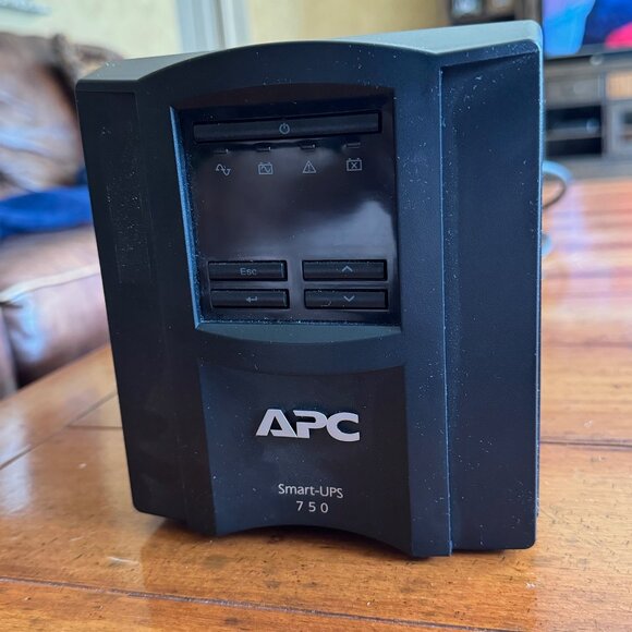 APC Smart-UPS 750VA LCD - UPS - AC 120 V - 500 Watt - 750 VA - Ethernet - Picture 1 of 3